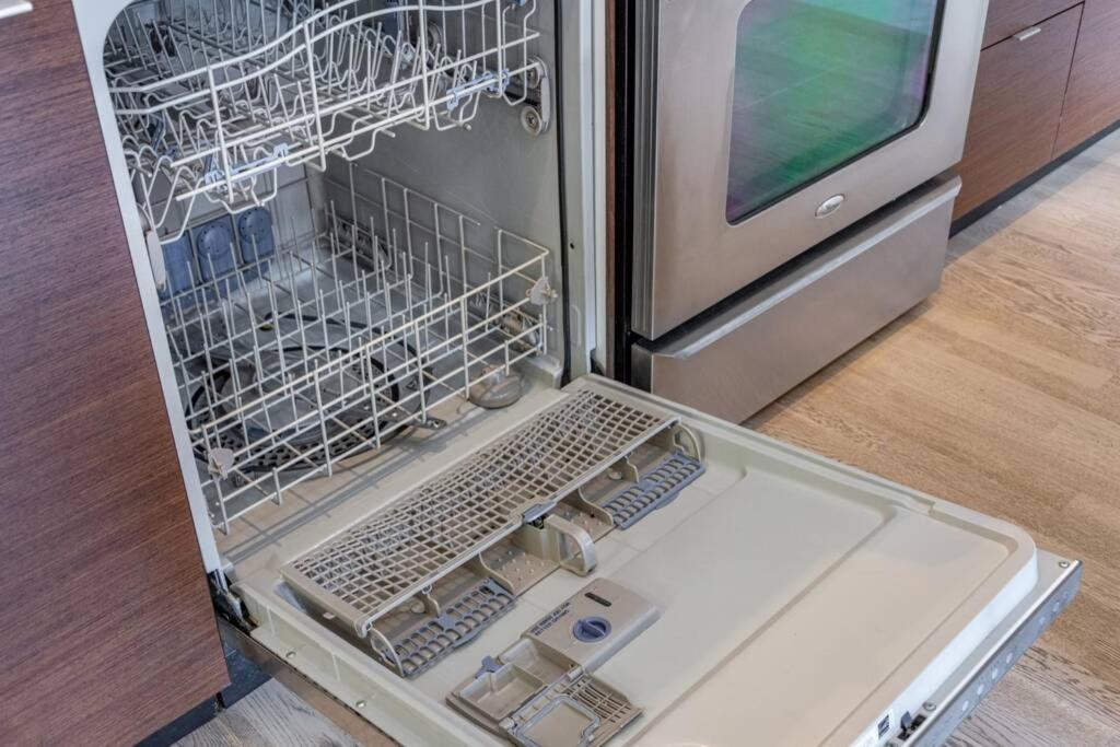 Clean 3Rd Floor Executive 1 Bedroom Apt In Old Town China Town 빅토리아 외부 사진