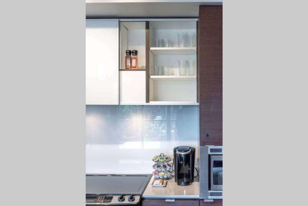 Clean 3Rd Floor Executive 1 Bedroom Apt In Old Town China Town 빅토리아 외부 사진