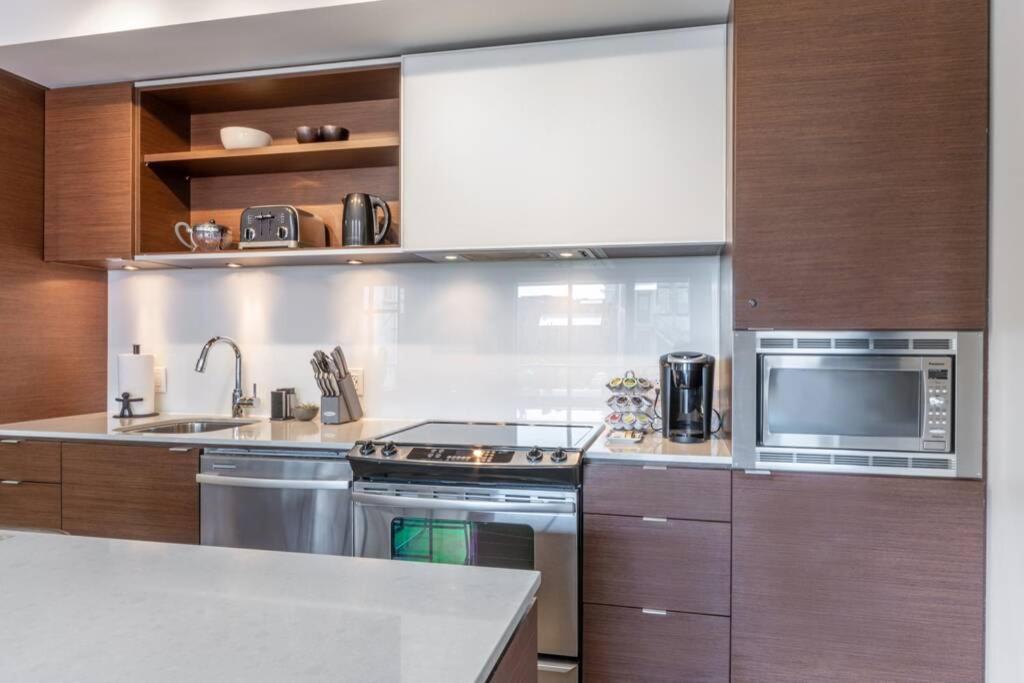 Clean 3Rd Floor Executive 1 Bedroom Apt In Old Town China Town 빅토리아 외부 사진