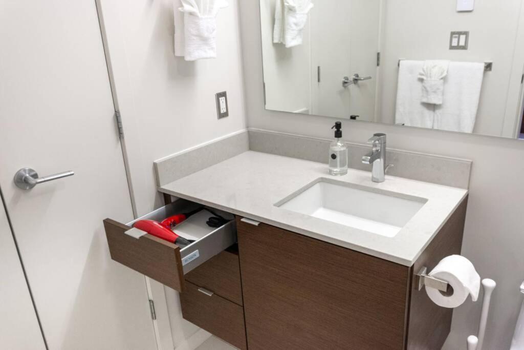 Clean 3Rd Floor Executive 1 Bedroom Apt In Old Town China Town 빅토리아 외부 사진